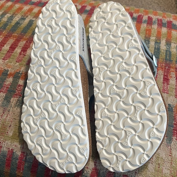 Birkenstock Gizeh BS Color: Iridescent Matcha normal/regular fit. - Picture 3 of 3